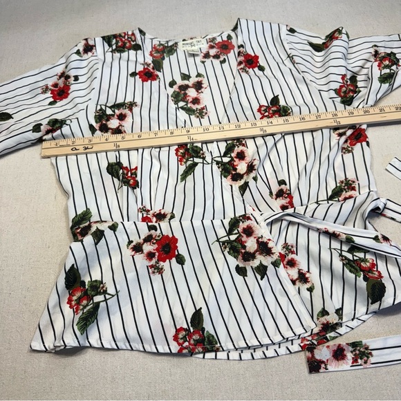 Midnight Sky - Floral Wrap Top - White with Red Flowers - Size Large - Picture 9 of 11
